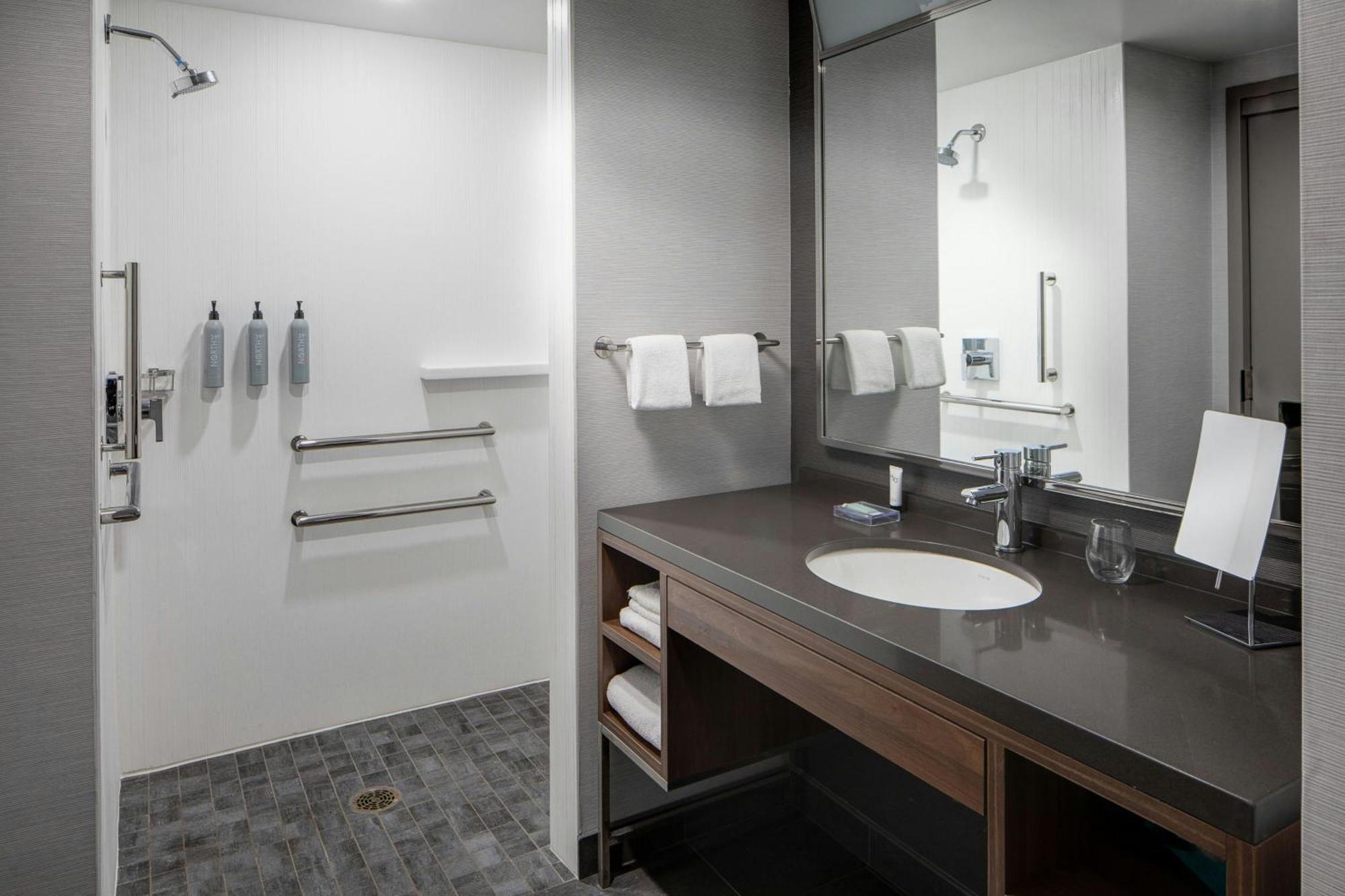 Courtyard By Marriott Chicago Downtown/River North Dış mekan fotoğraf