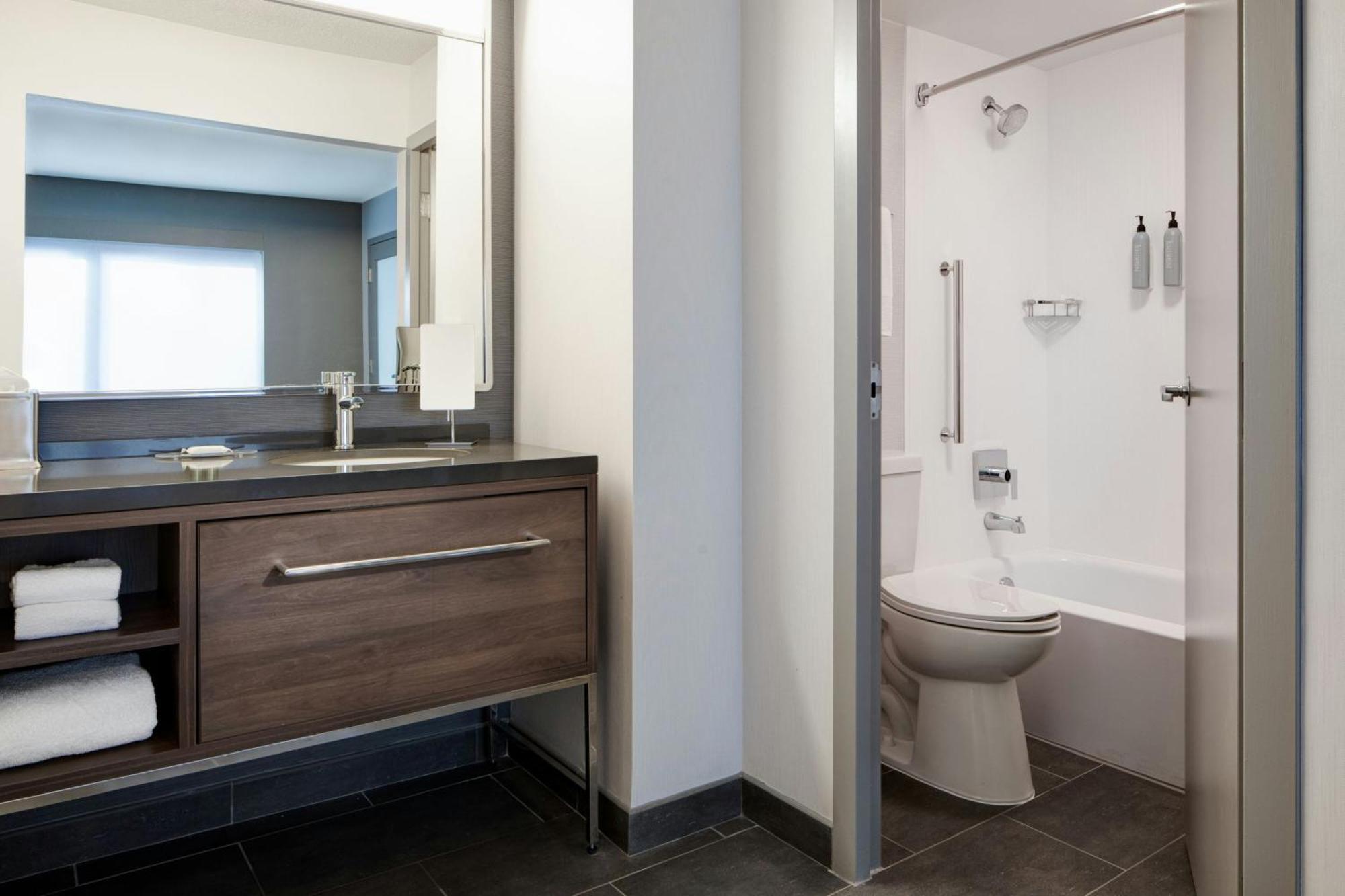 Courtyard By Marriott Chicago Downtown/River North Dış mekan fotoğraf