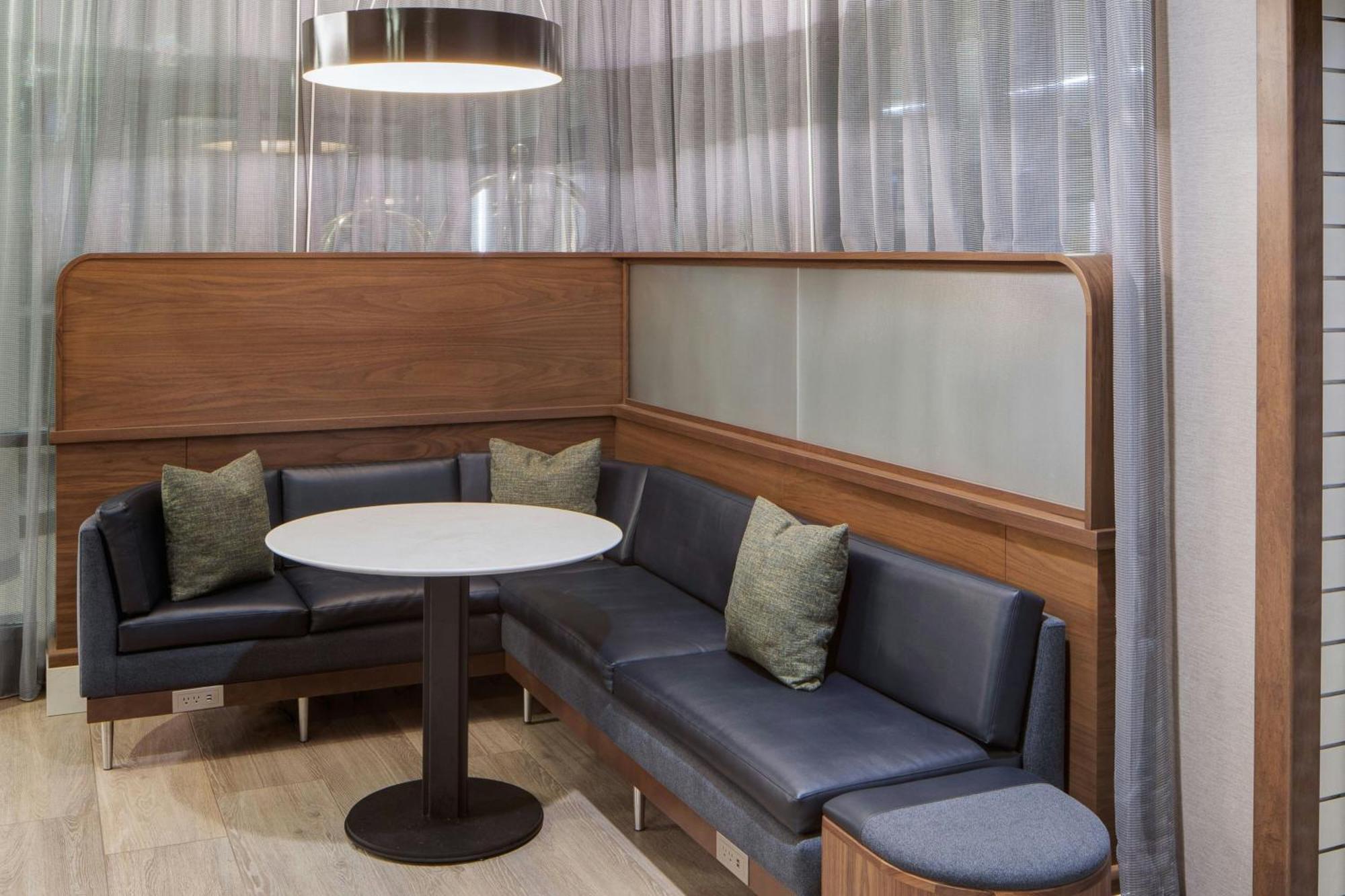 Courtyard By Marriott Chicago Downtown/River North Dış mekan fotoğraf